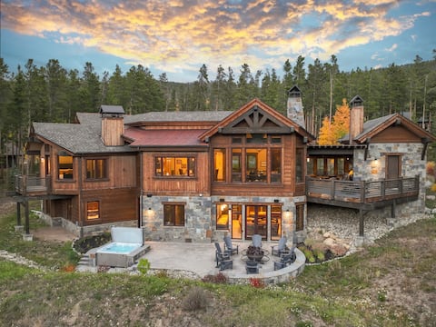 Entertaining Masterpiece, close to town, views!