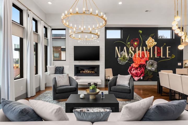 Luxe Getaway w/ Hot Tub