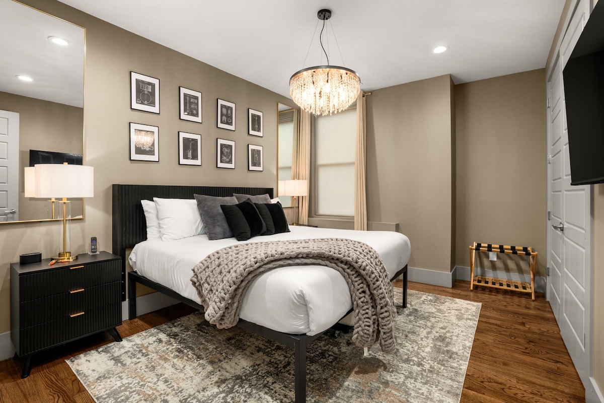 Брачна спална соба + брачен кревет (широк 180-220 см) со