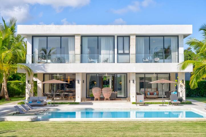 Hacienda B31 -Sophisticated Golf Course View Villa