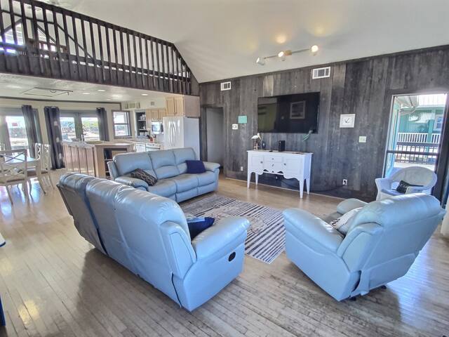 Listing in West Beach Blvd