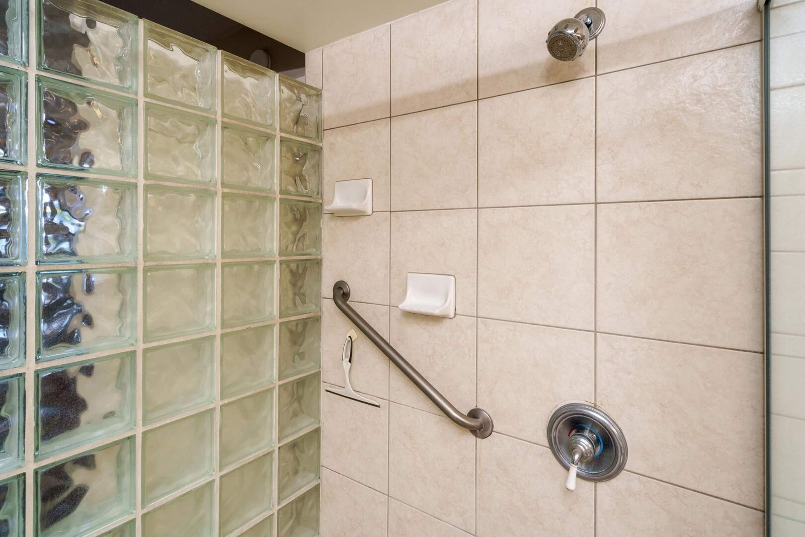 Condo in Kihei · ★4.9 · 2 bedrooms · 2 beds · 2 private baths - Image 33