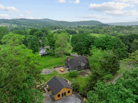 Historic Cottage w Brand New Hot Tub and Game Room