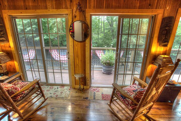 Pinnacle Cabin Rentals managed Airbnb listing 1
