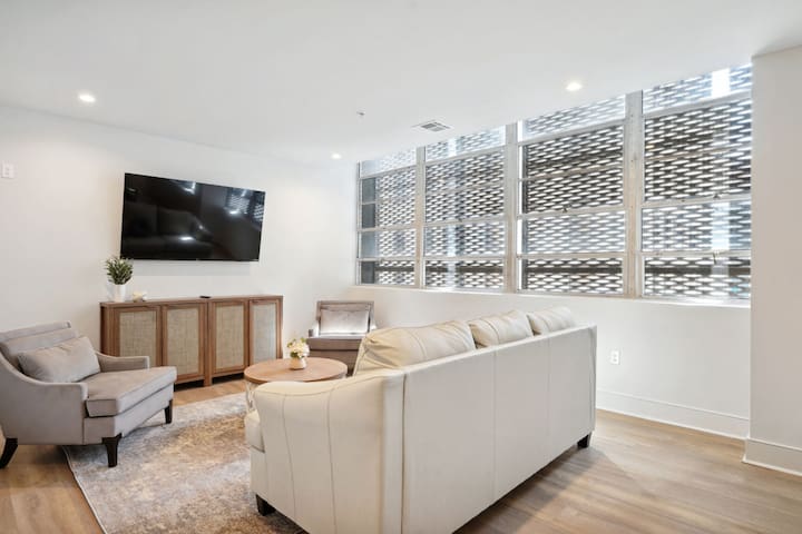 Spacious 6BR Near French Quarter & Superdome