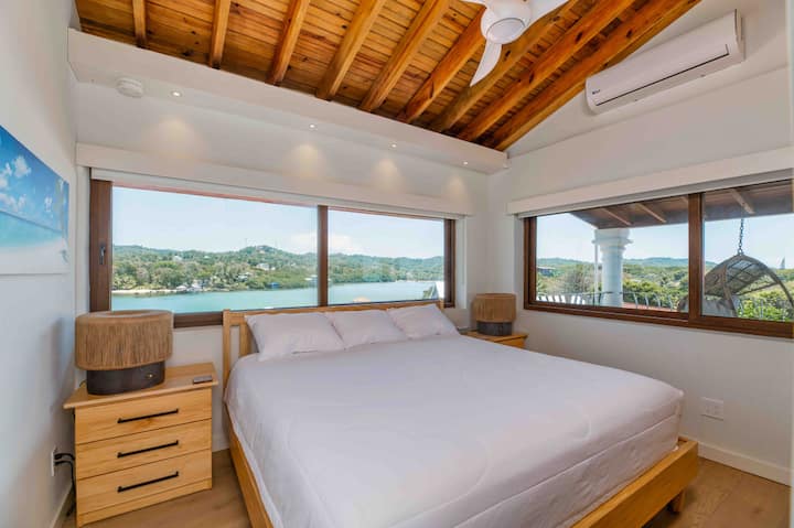 Dhomë gjumi për vizitorët me televizor, gardërobë dhe krevat dopio "king"