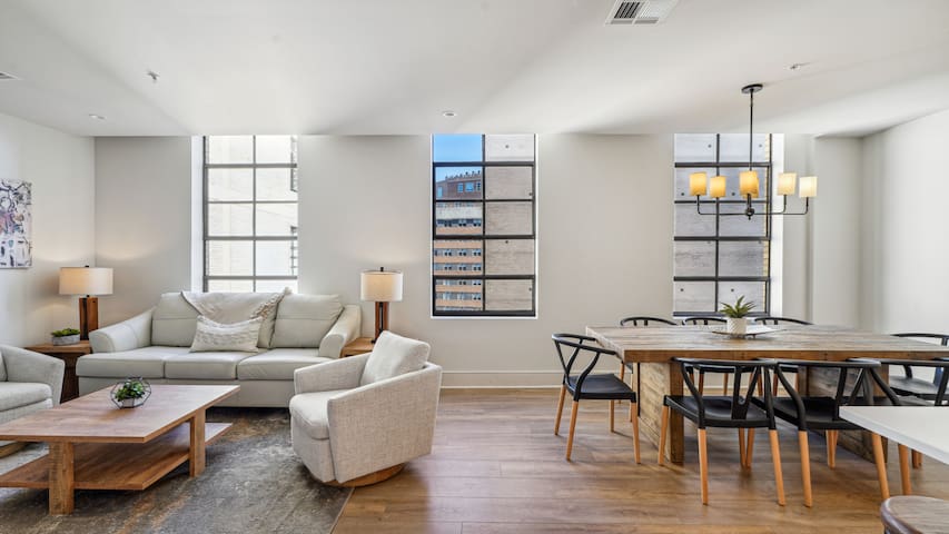 Spacious 5BD, Walk to French Quarter & Superdome