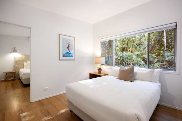 Unwind in the Villa’s open-plan double bed area, a cosy nook with no door—ideal for children.