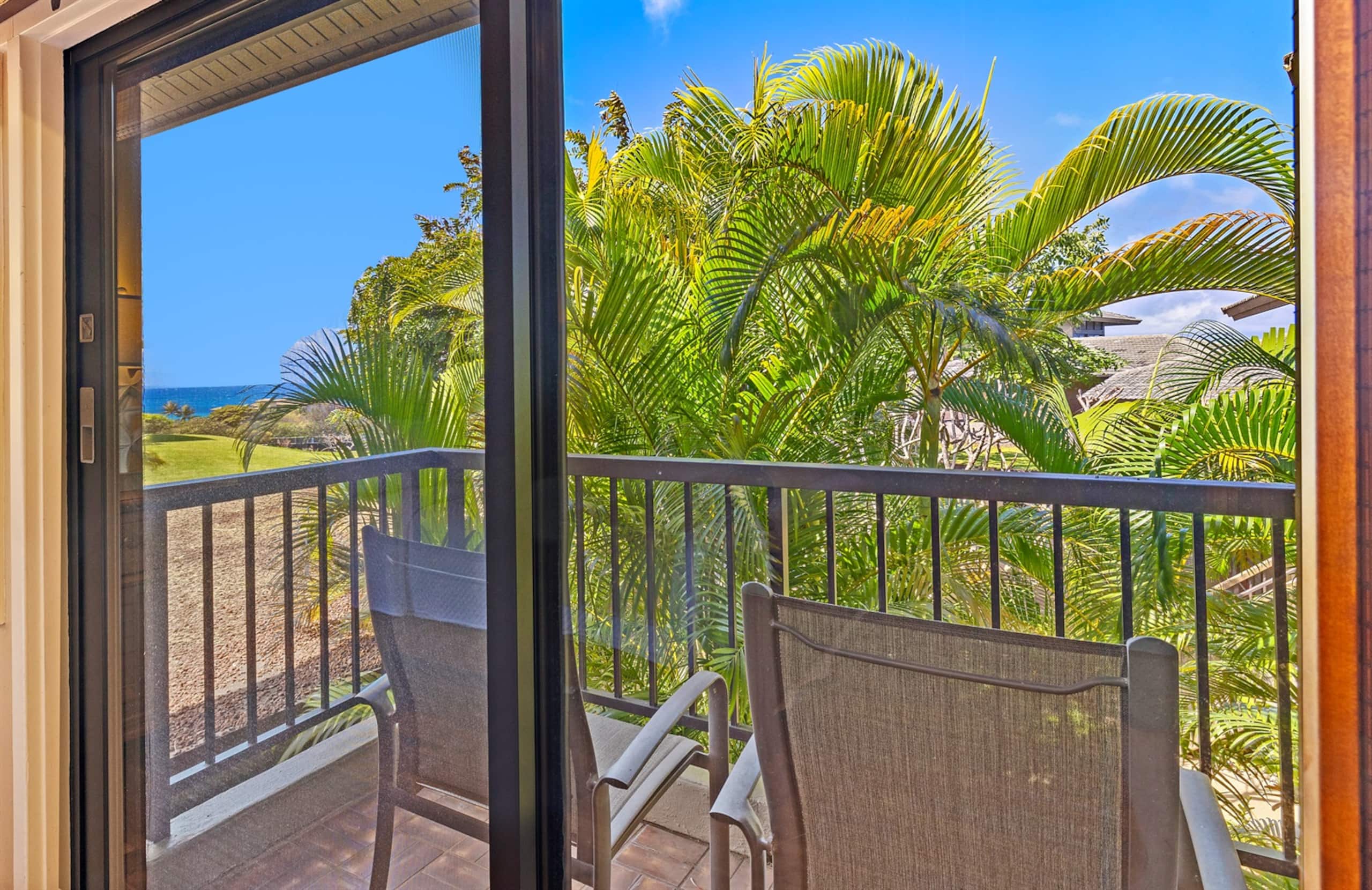 Condo in Lahaina · ★4.96 · 1 bedroom · 2 beds · 2 shared baths - Image 32
