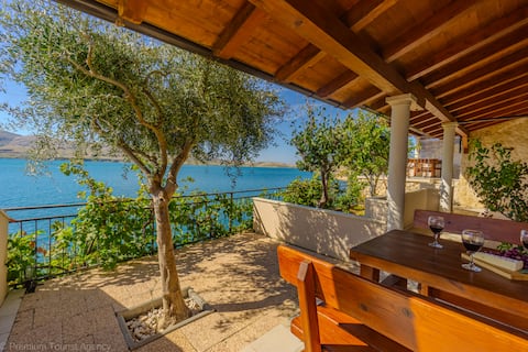 Top Airbnb: Marva Cliff - 3 in Zubovići