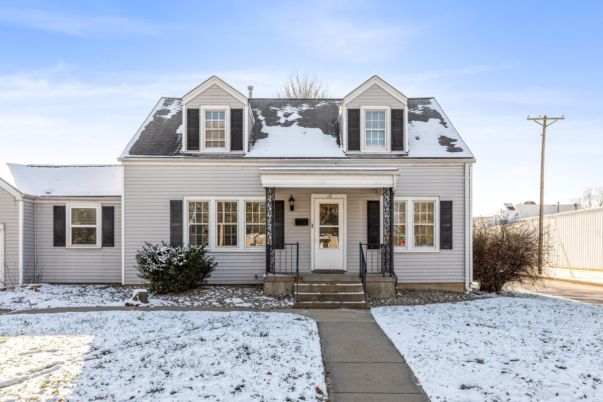 4 Bedroom Wentzville Home by StayLage - Houses for Rent in Wentzville,  Missouri, United States - Airbnb