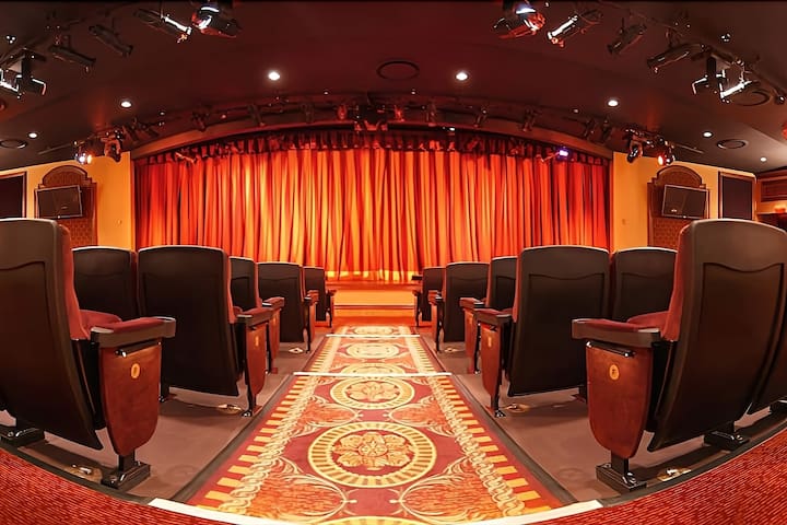 2 Deluxe Doubles at Golden Nugget Las Vegas! gallery image 2