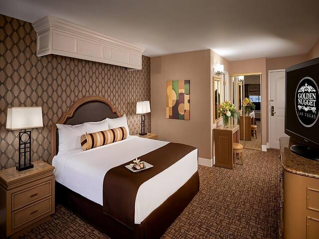 Golden Nugget Las Vegas, 3 Deluxe King Rooms!