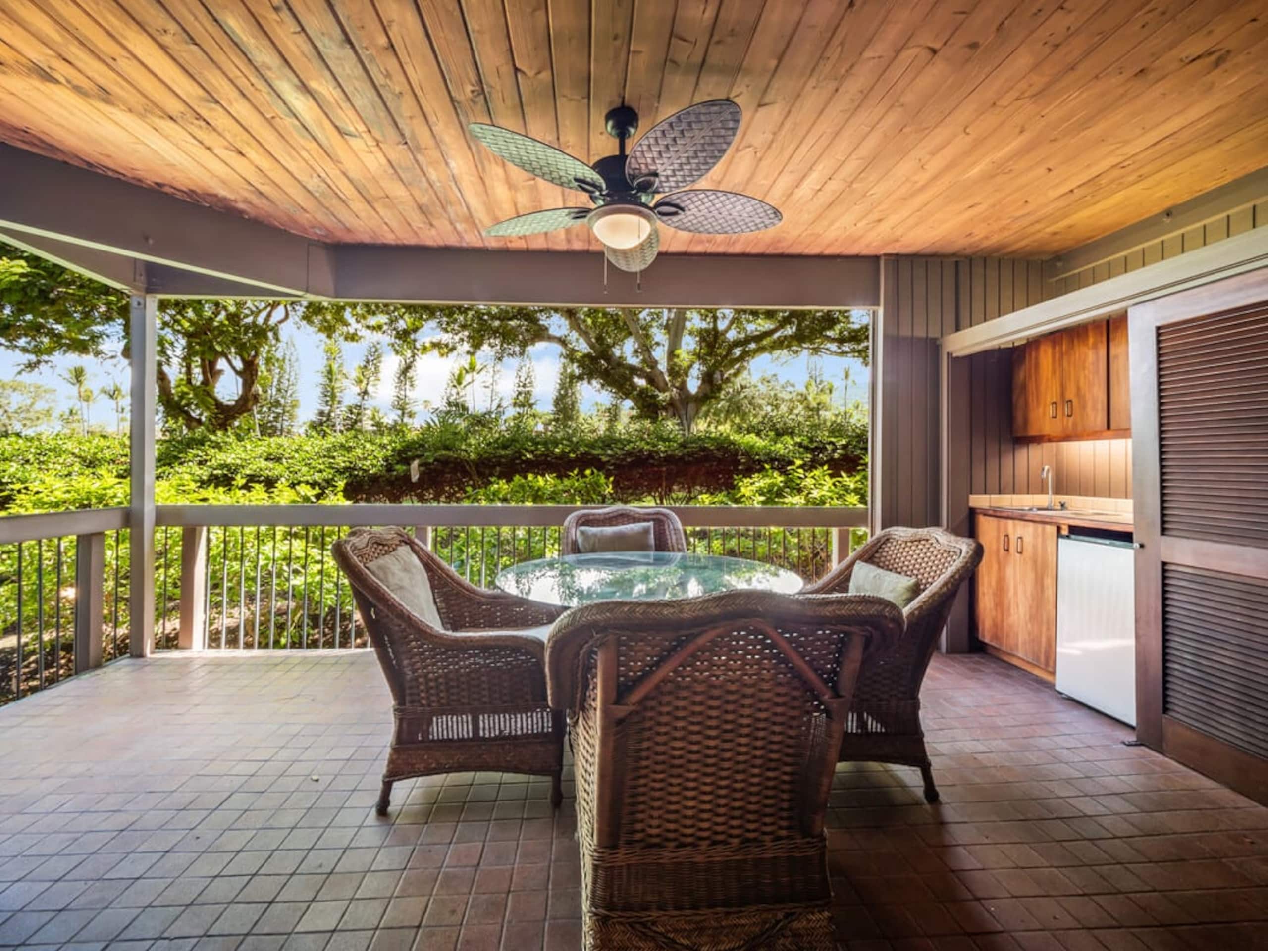 Condo in Kailua-Kona · ★4.7 · 2 bedrooms · 3 beds · 2 baths - Image 30