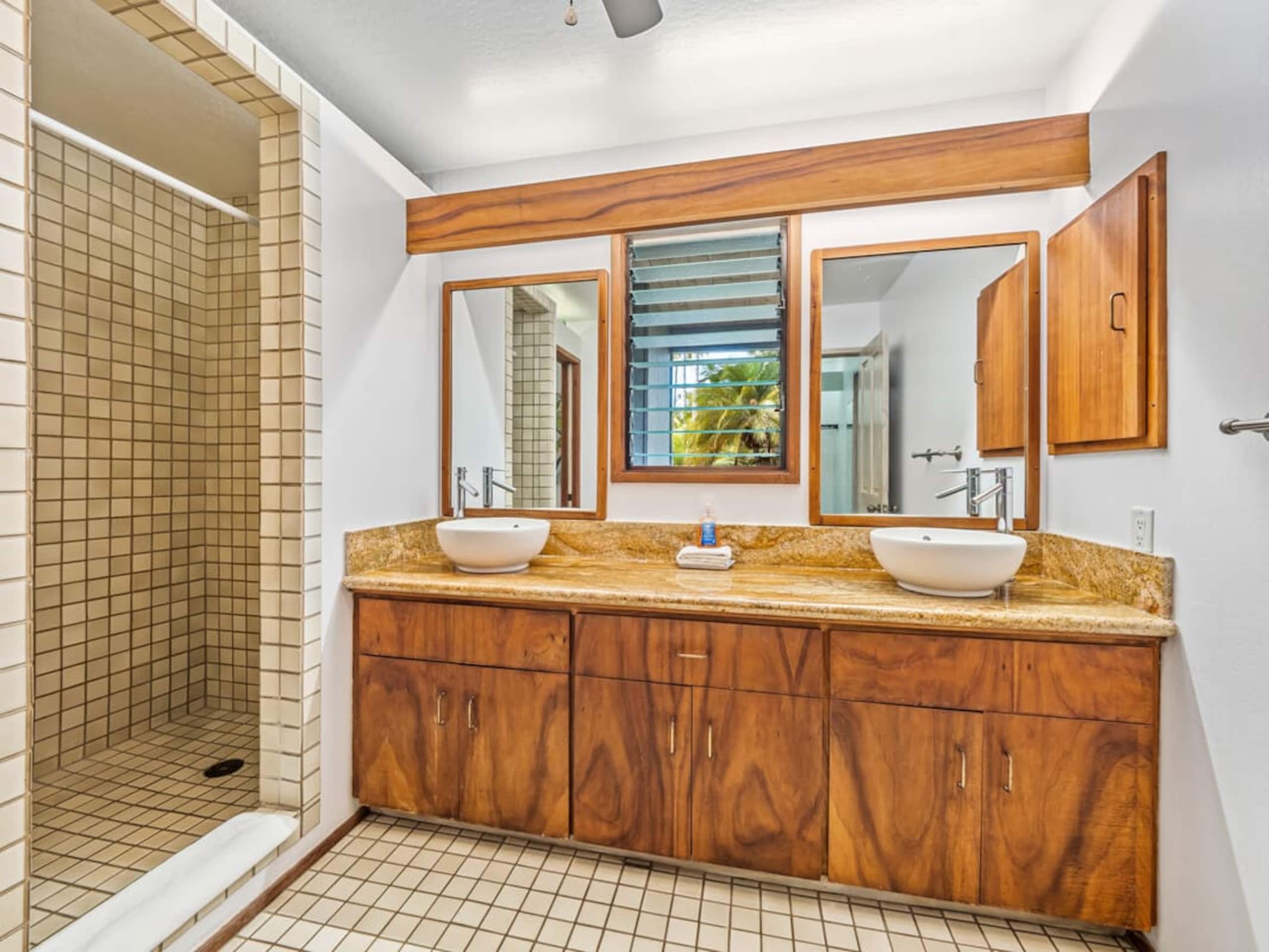 Condo in Kailua-Kona · ★4.7 · 2 bedrooms · 3 beds · 2 baths - Image 49