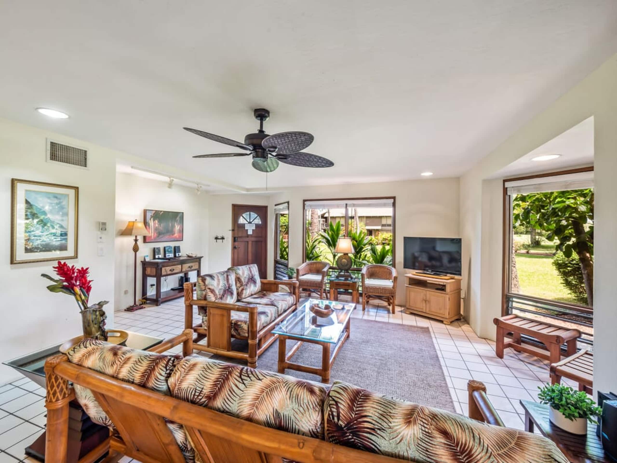 Condo in Kailua-Kona · ★4.7 · 2 bedrooms · 3 beds · 2 baths - Image 2