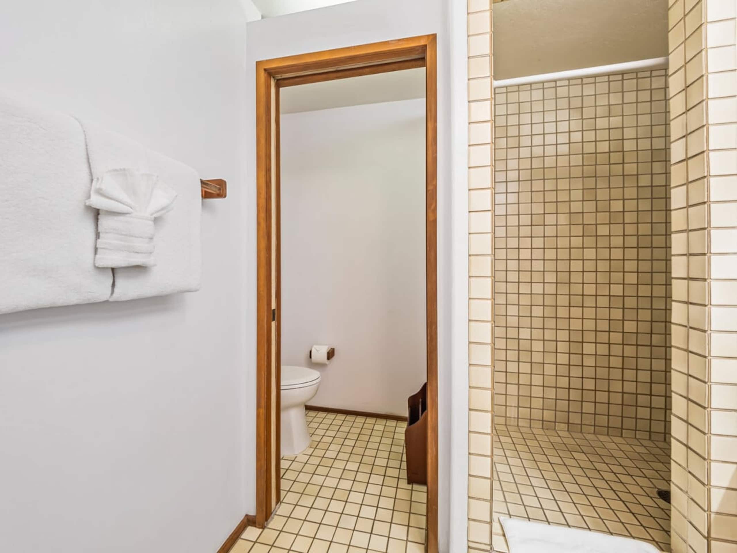 Condo in Kailua-Kona · ★4.7 · 2 bedrooms · 3 beds · 2 baths - Image 20