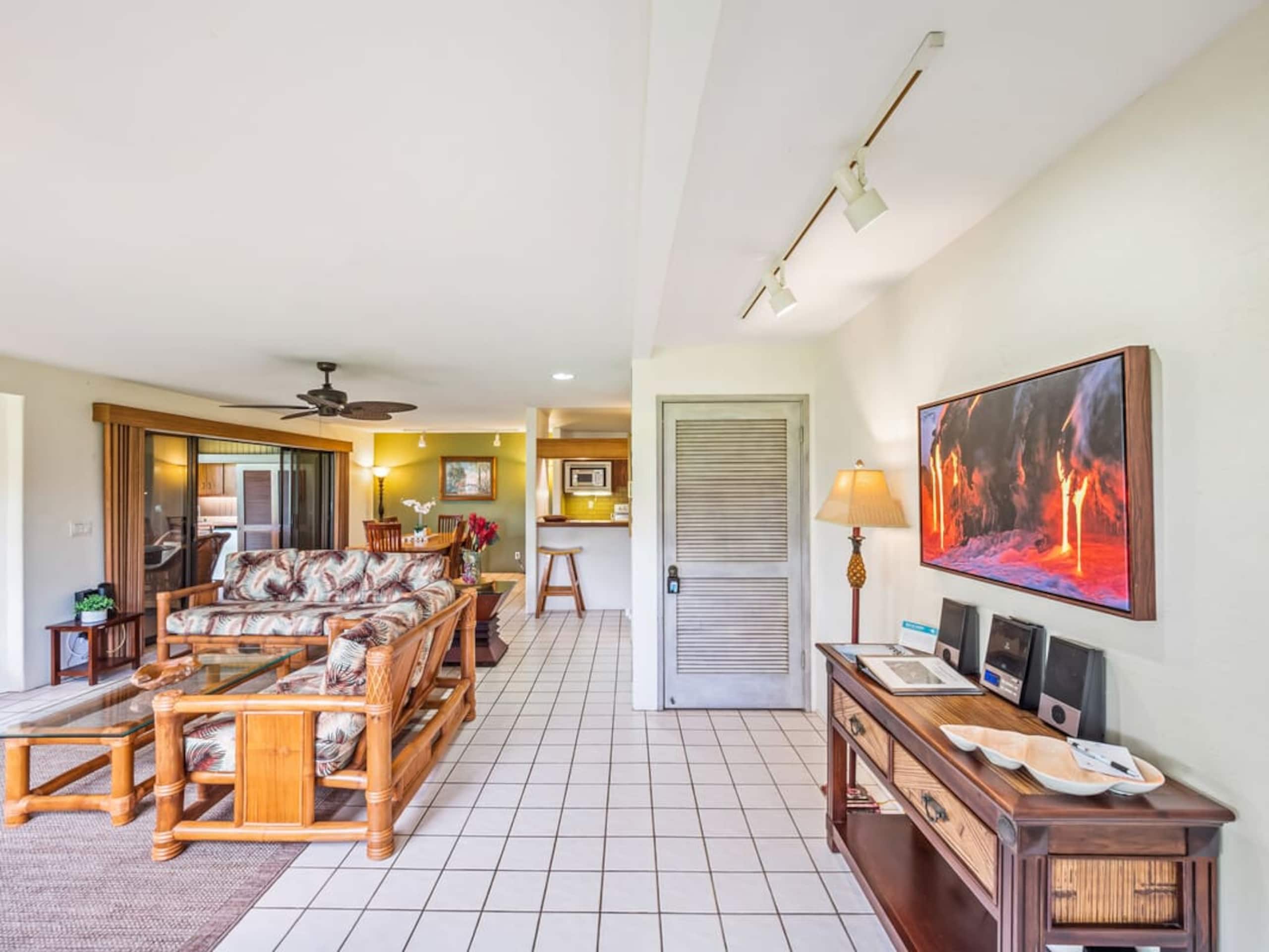 Condo in Kailua-Kona · ★4.7 · 2 bedrooms · 3 beds · 2 baths - Image 4
