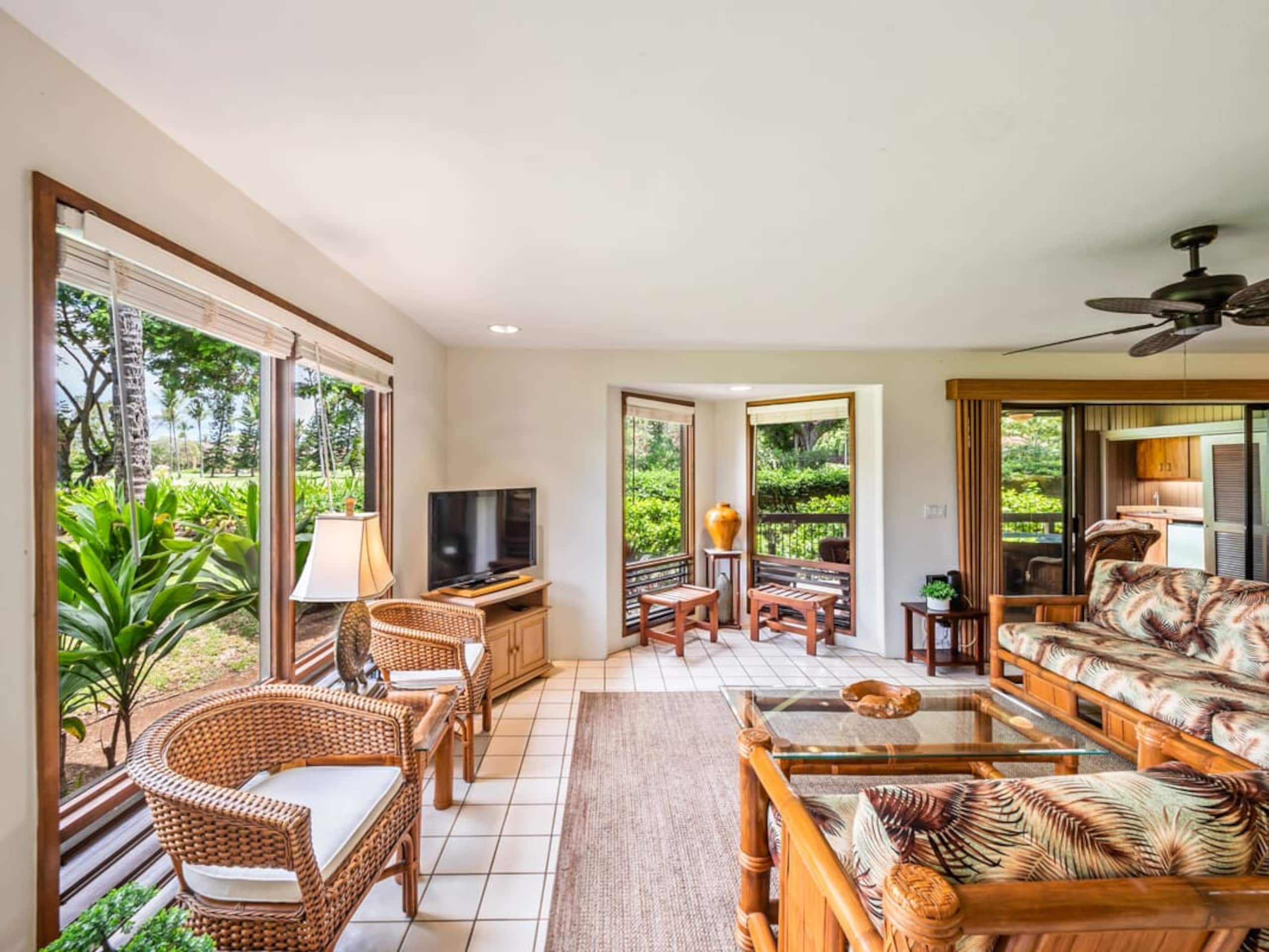 Condo in Kailua-Kona · ★4.7 · 2 bedrooms · 3 beds · 2 baths - Image 5