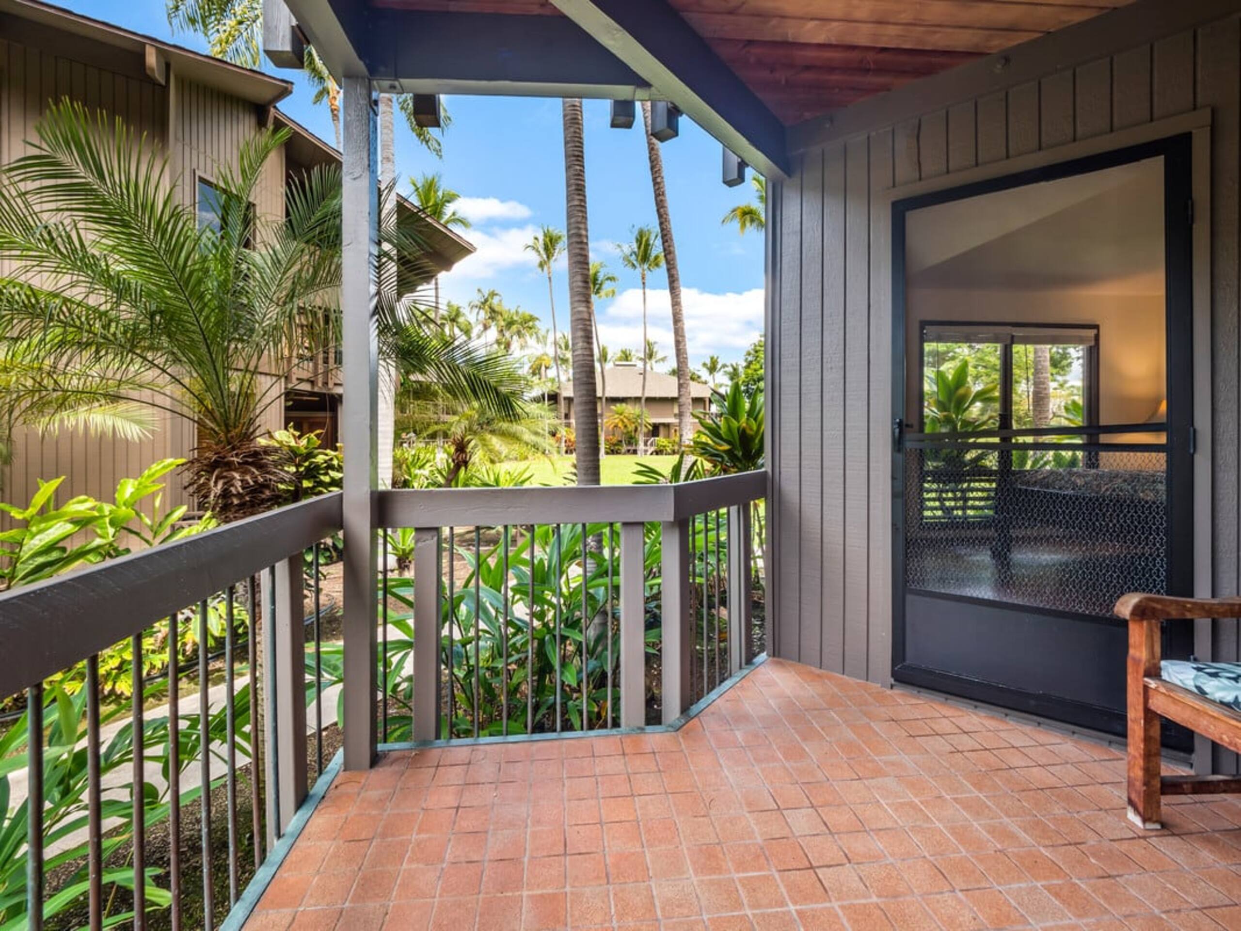 Condo in Kailua-Kona · ★4.7 · 2 bedrooms · 3 beds · 2 baths - Image 34
