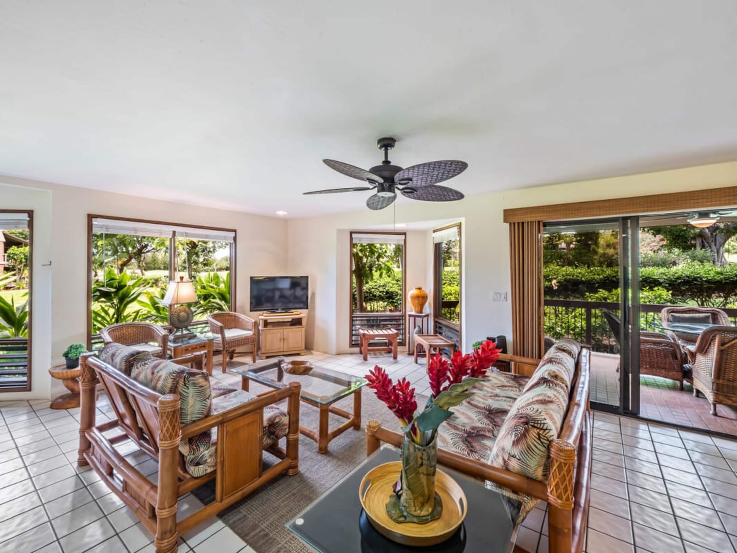 Condo in Kailua-Kona · ★4.7 · 2 bedrooms · 3 beds · 2 baths - Image 3