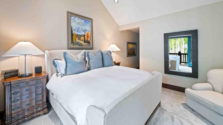 Bedroom 5, Main Level - Guest bedroom with king bed