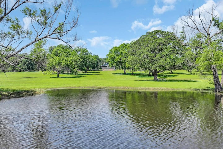 Meadow Lodge - 78 Acres & Lake @ Road Runner Ranch