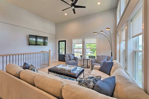 Como Vista – Modern 5 BDR Across from Lake!