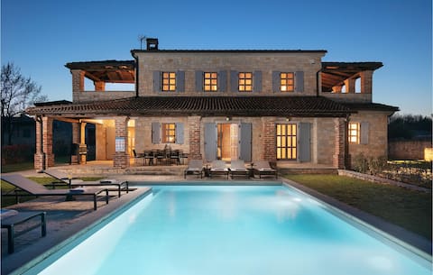 Rustic Villa Caltha with a pool