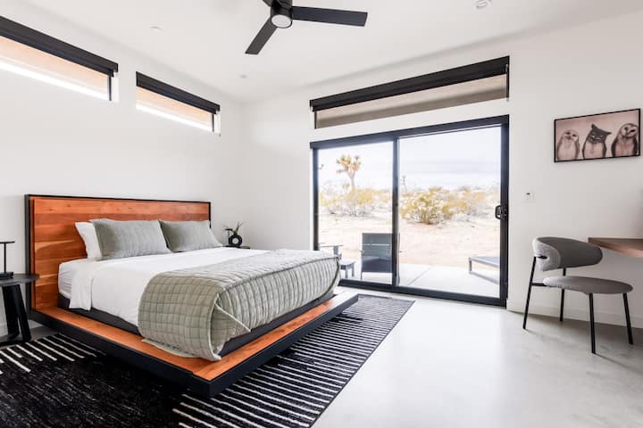 Dhoma kryesore e gjumit w/ Tavolina e punës