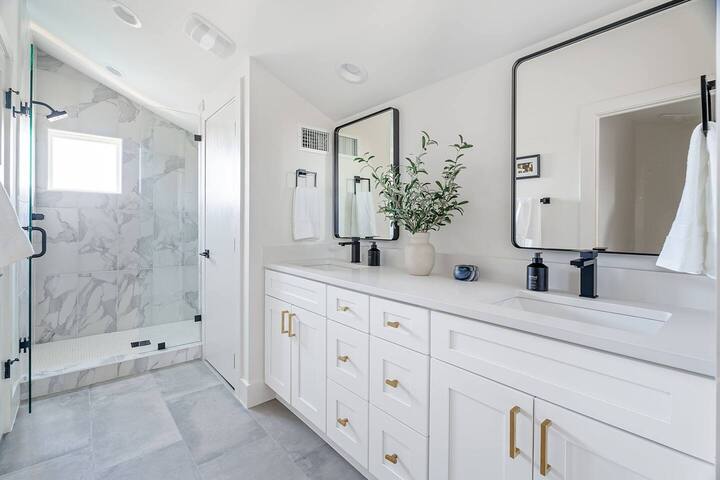 Howdy House | Heated Pool | Gas Grill | Sleep16+ gallery image 5