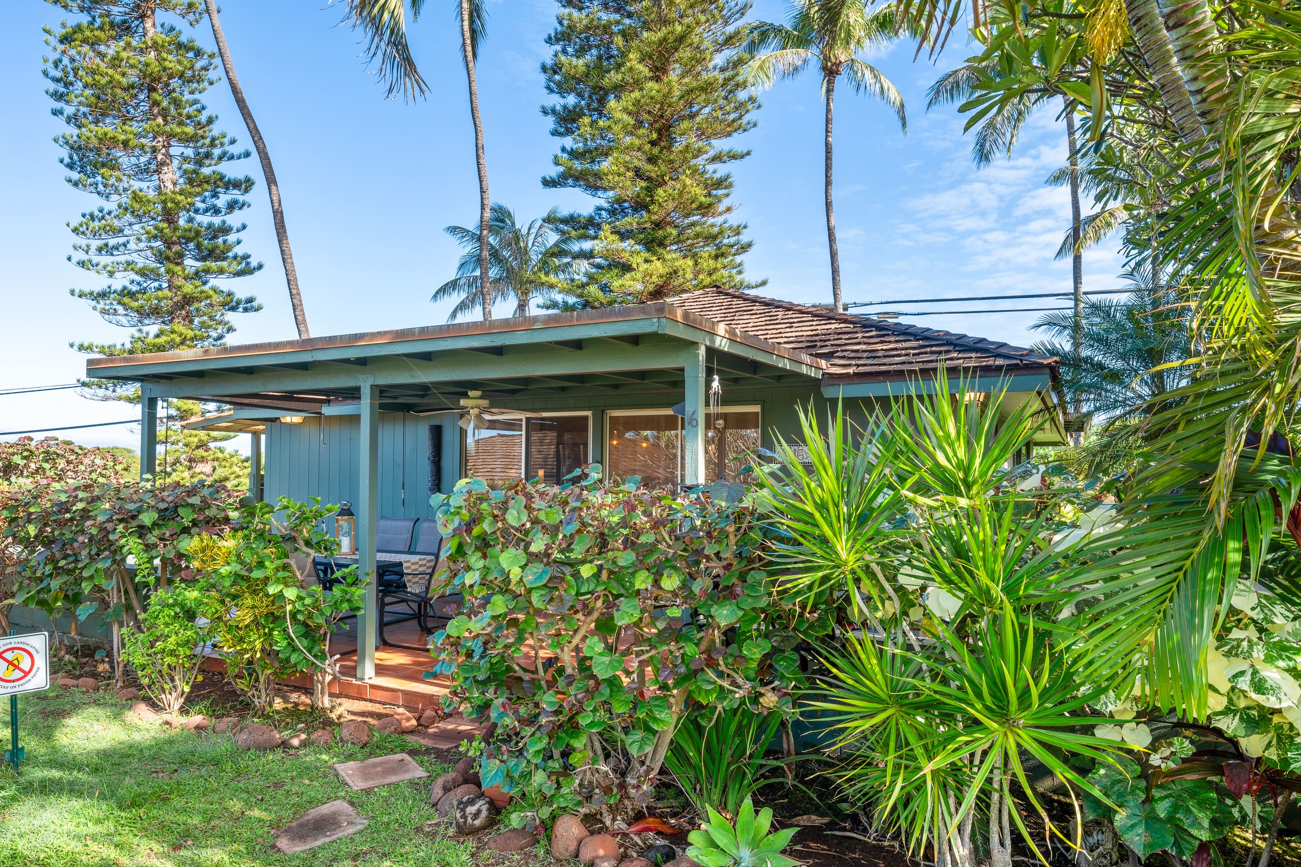 Condo in Lahaina · ★5.0 · 2 bedrooms · 3 beds · 2 baths - Image 33