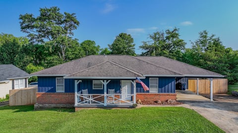 Popular Airbnb listing: Game Day Cottage- 3.2 miles to UA- Fenced in yard in Northport