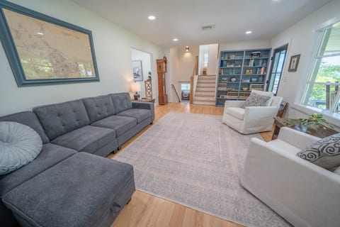 New 4BR Home: Virginia Tech| Swim Center| Downtown