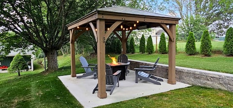 Spacious 4BR House near VT and Downtown w/ Gazebo