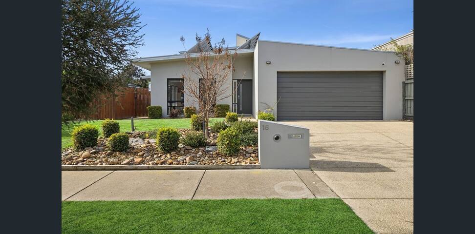 Coastal Retreat with Pool gallery image 3