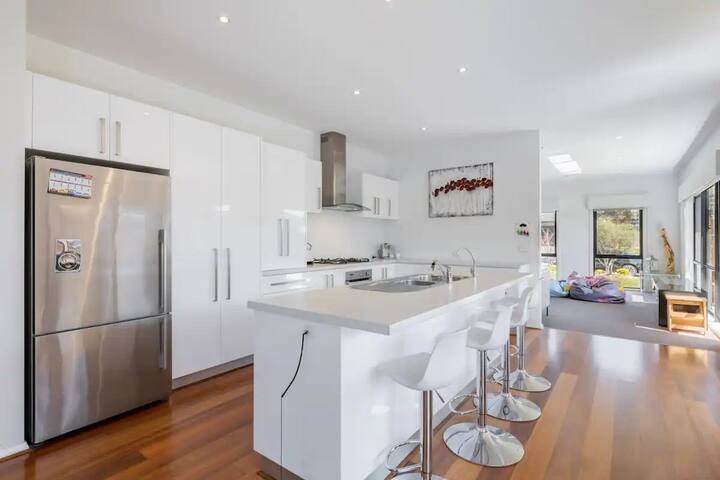 Coastal Retreat with Pool gallery image 4