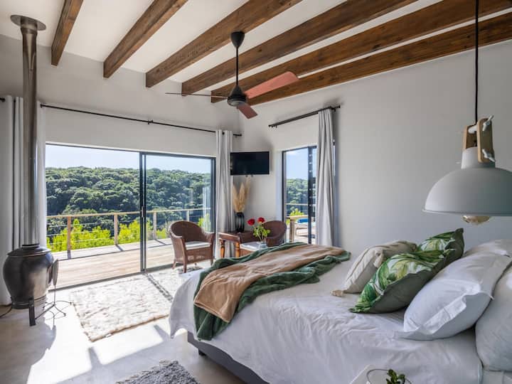 Снимка 1 на Cliffside Suites