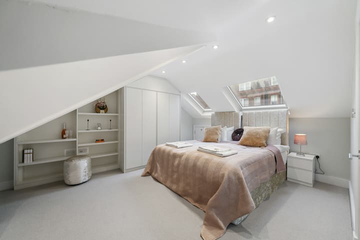 Chic 2 Bed Maisonette in Mayfair 32A gallery image 3