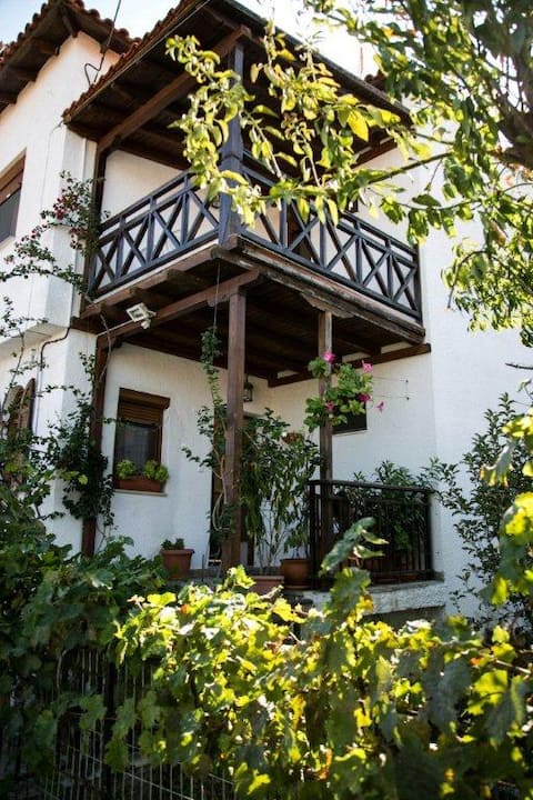 Villa Chara Ammouliani - Steps from the sea
