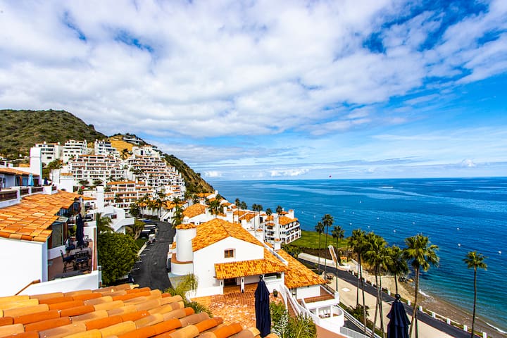 Catalina Island getaway with 6 seat golf cart A/C gallery image 3