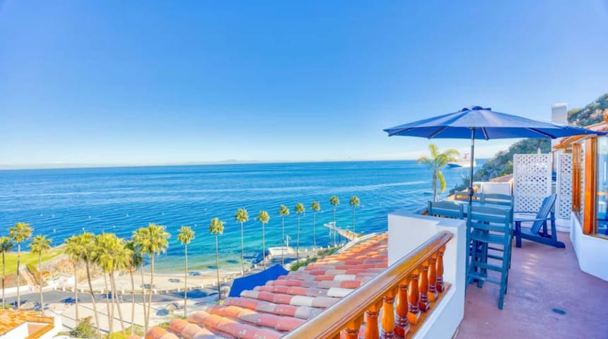 Catalina Island getaway with 6 seat golf cart A/C