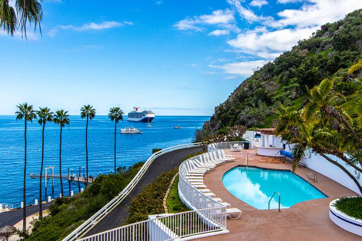 Catalina Island getaway with 6 seat golf cart A/C gallery image 5