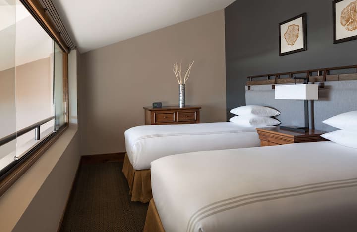 2-bedroom Hotel Suite - 3 Beds - Jackson, WY