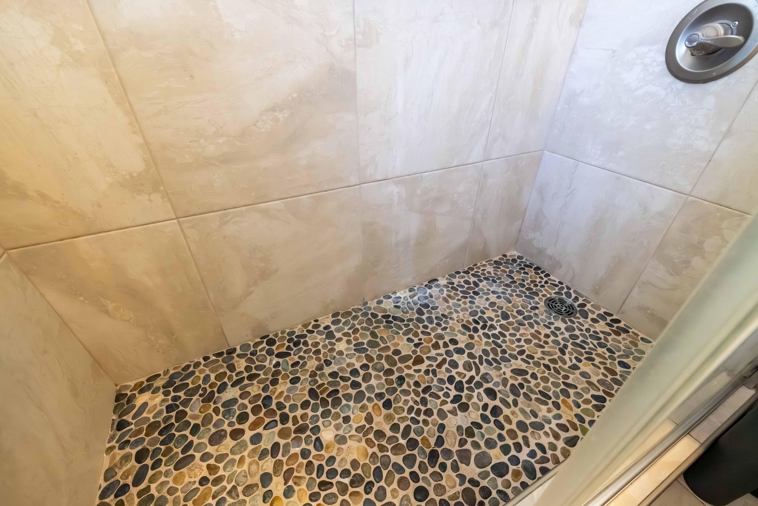 Condo in Wailuku · ★4.67 · 1 bedroom · 2 beds · 1 private bath - Image 27