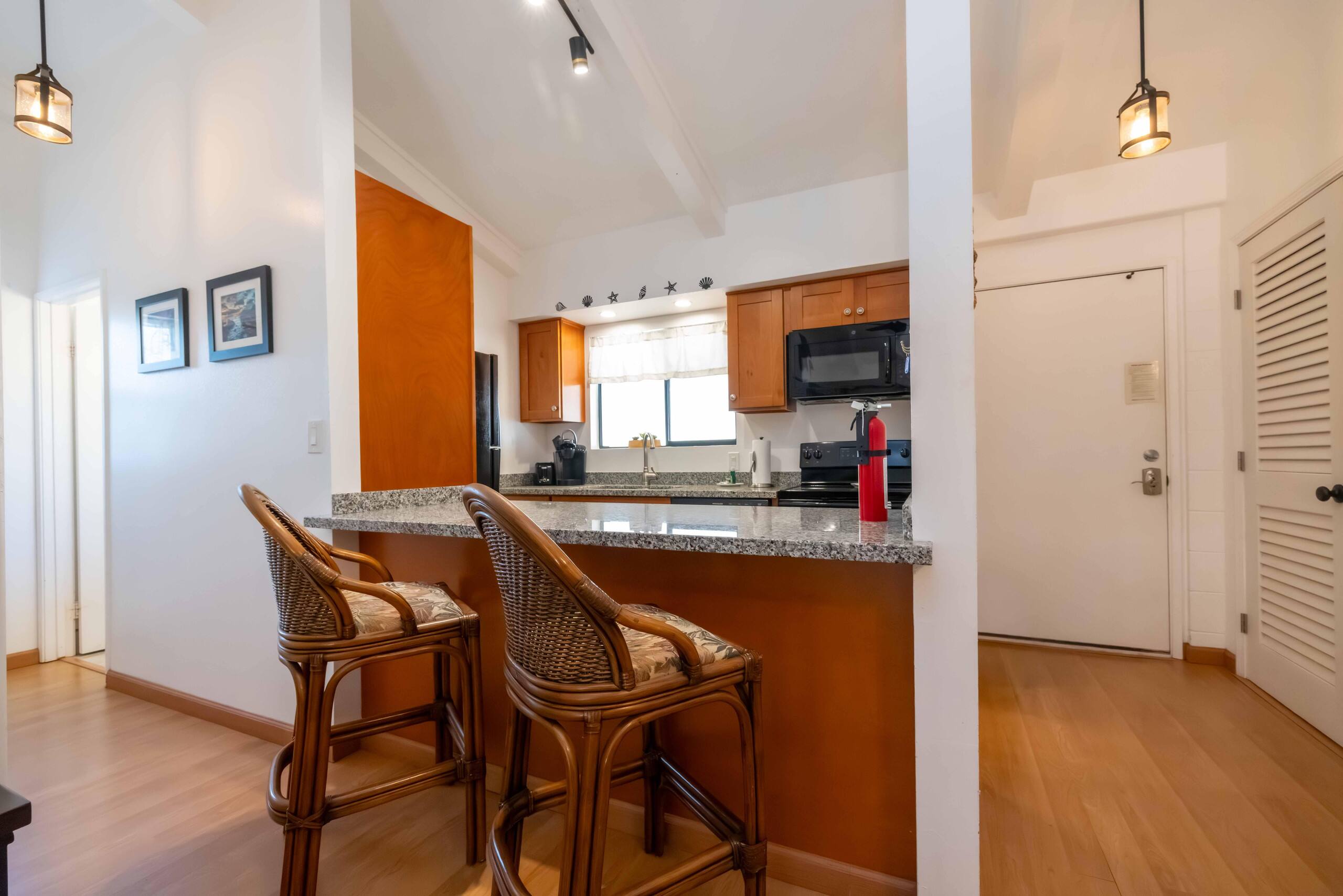 Condo in Wailuku · ★4.67 · 1 bedroom · 2 beds · 1 private bath - Image 6
