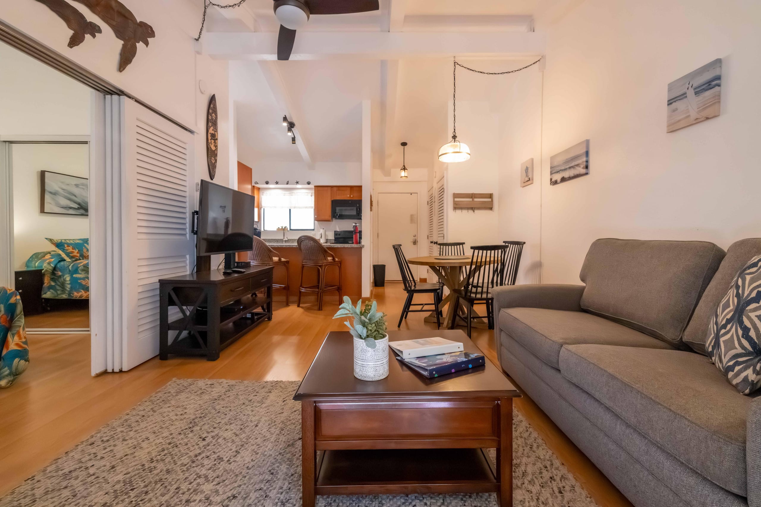 Condo in Wailuku · ★4.67 · 1 bedroom · 2 beds · 1 private bath - Image 15