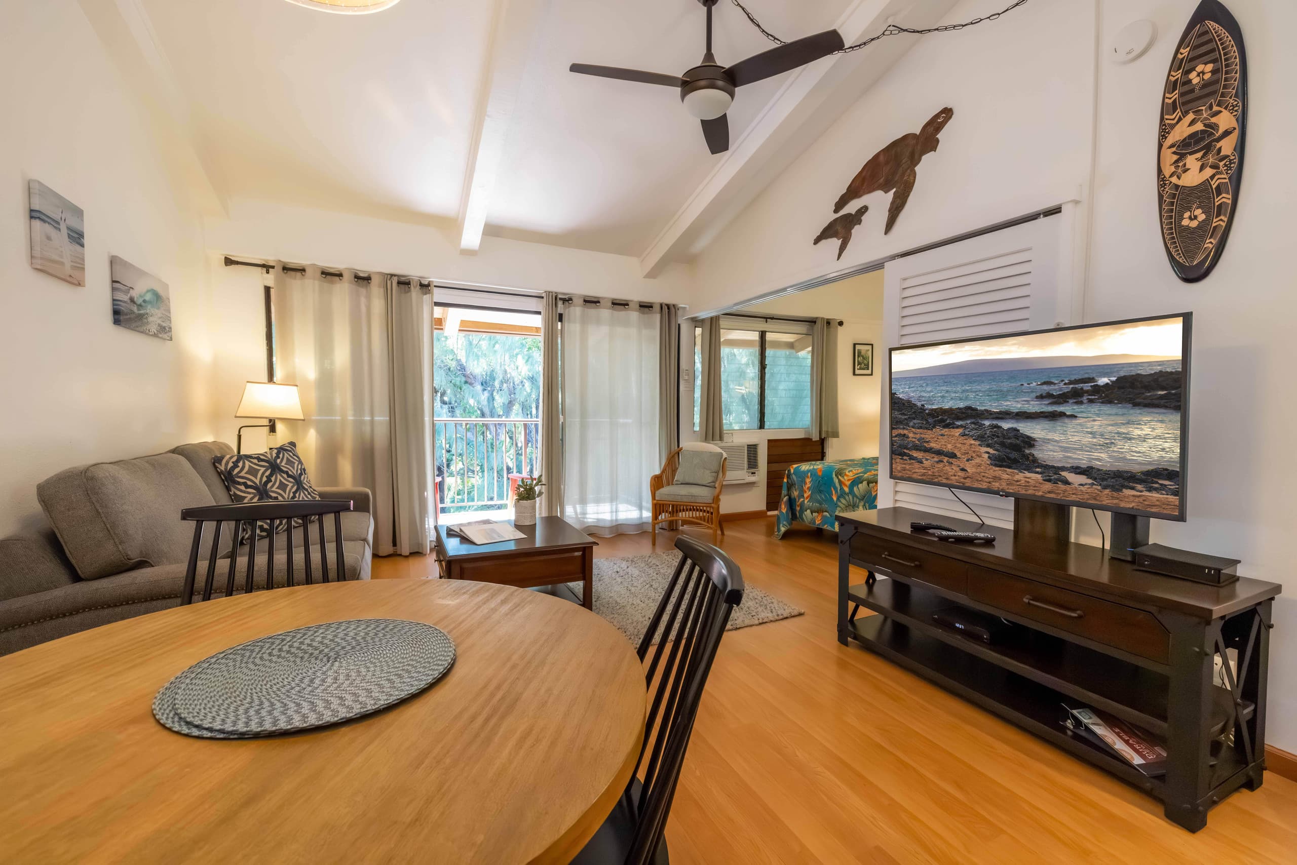 Condo in Wailuku · ★4.67 · 1 bedroom · 2 beds · 1 private bath - Image 13