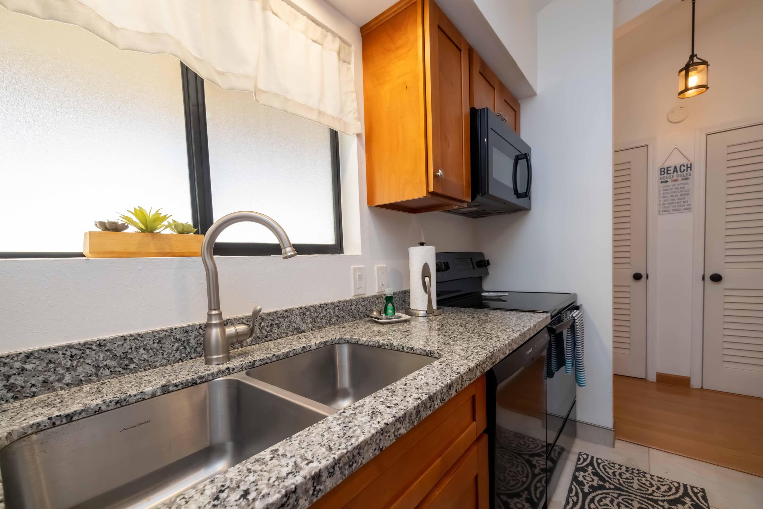 Condo in Wailuku · ★4.67 · 1 bedroom · 2 beds · 1 private bath - Image 10