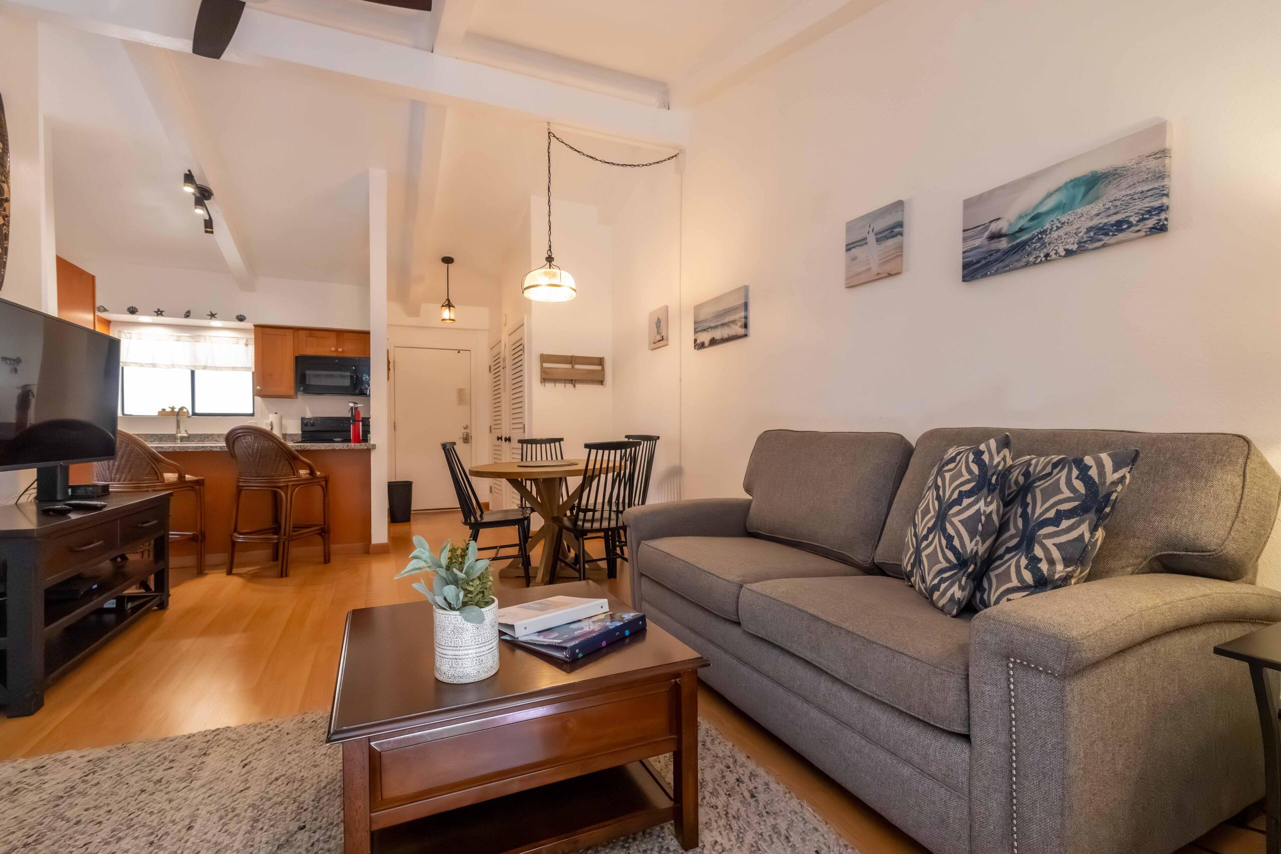 Condo in Wailuku · ★4.67 · 1 bedroom · 2 beds · 1 private bath - Image 3